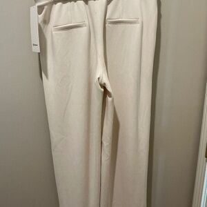Softstreme pin tuck Mid Rise Pant short